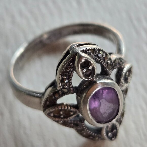 Vintage Sterling Silver 925 Amethyst & Marcasite Ring - Picture 2 of 13